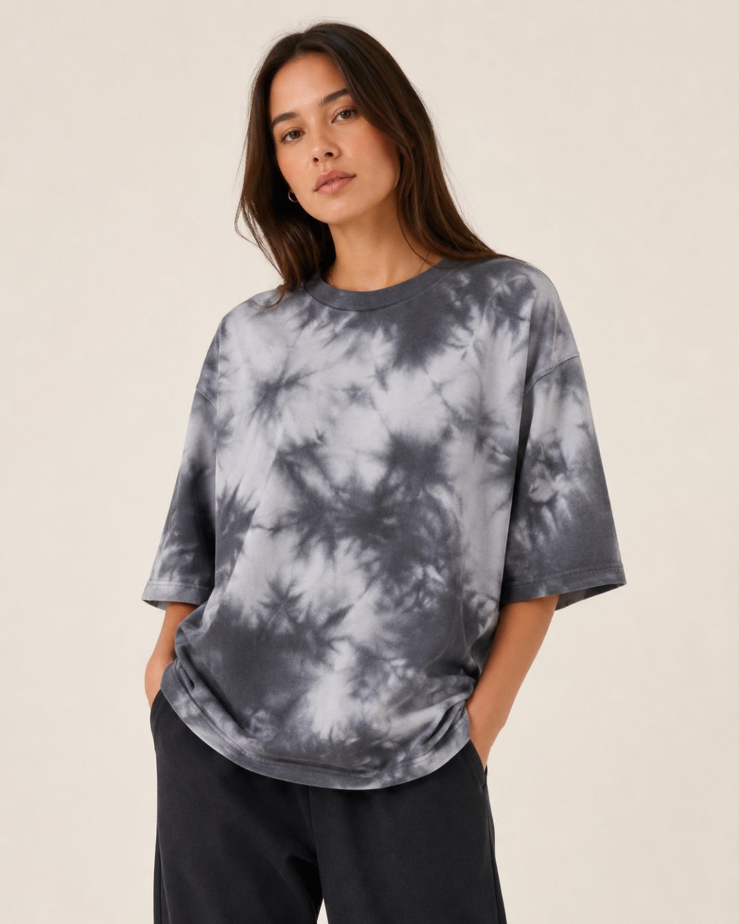 WHITE & BLACK TIE DYE WOMEN'S OVERSIZED T-SHIRT