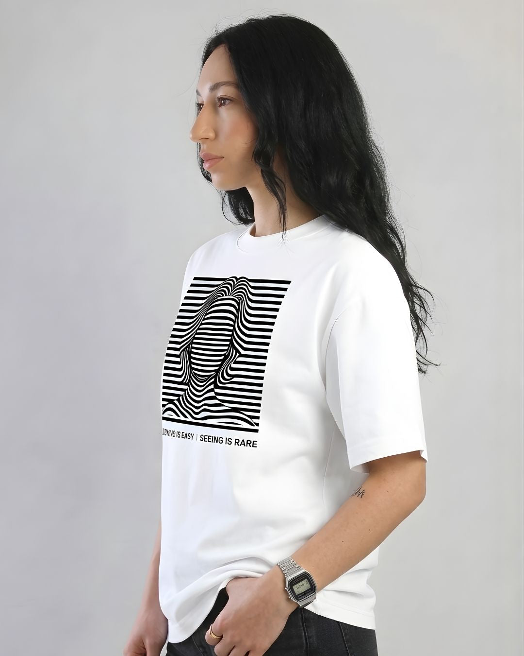 THE RARE SIGHT WOMEN OVERSIZED GRAPHIC T-SHIRT