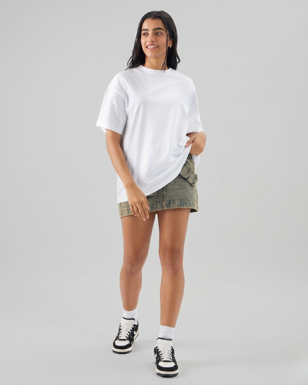 WHITE WOMEN'S OVERSIZED CLASSIC T-SHIRT
